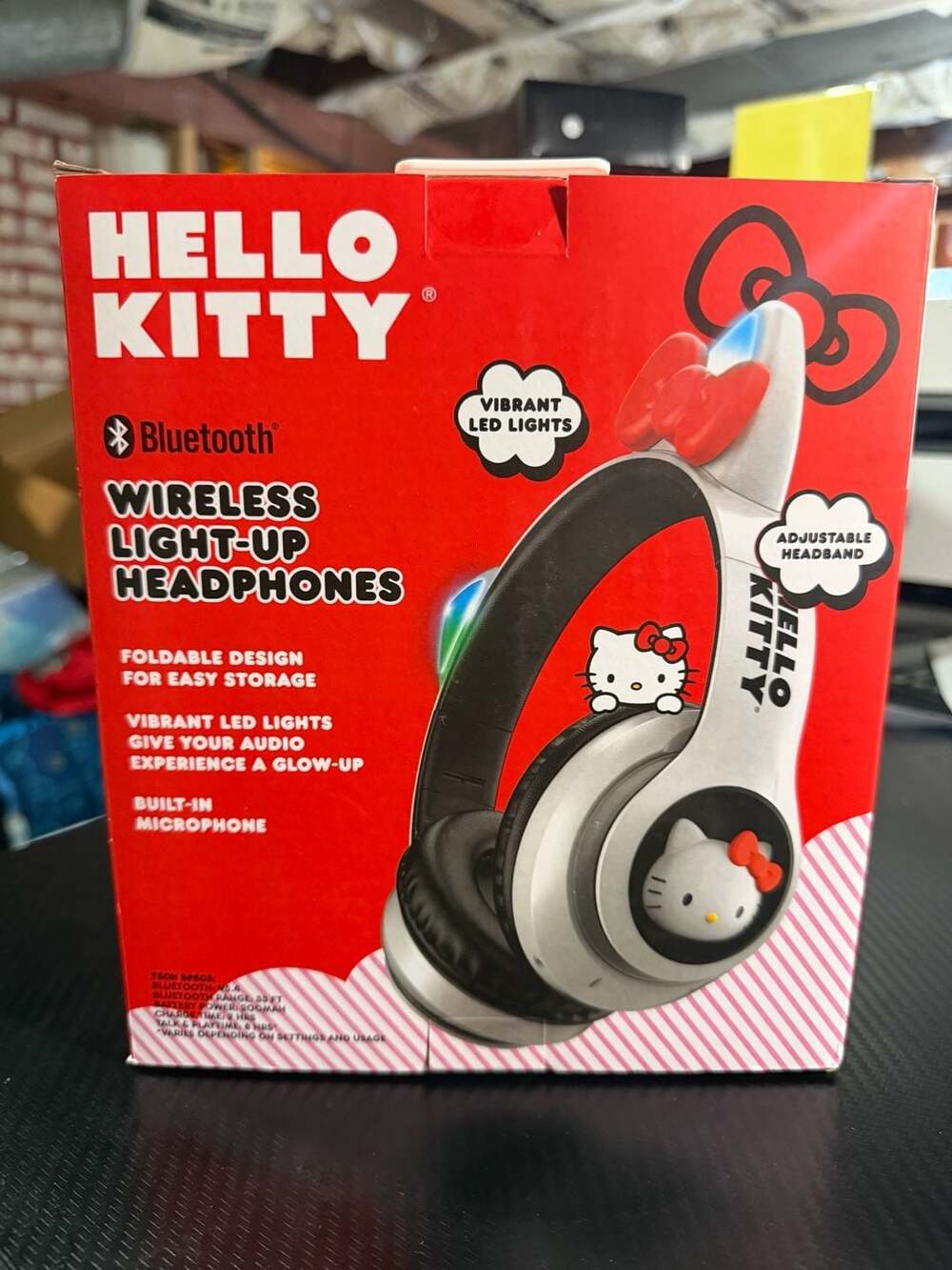 Hello Kitty Wireless Light-Up Headphones Bluetooth White Sanrio
